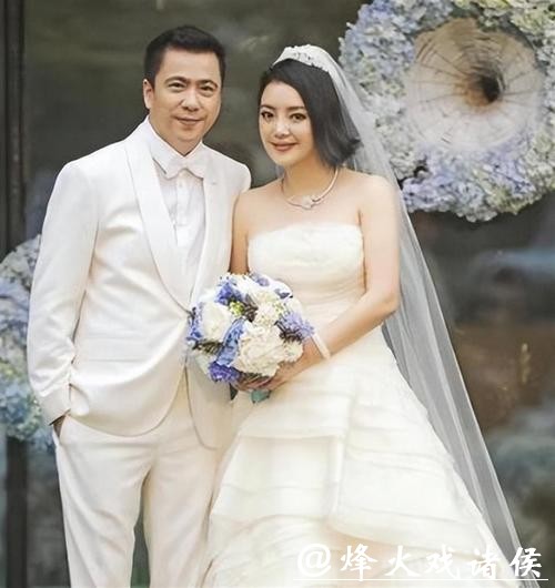 看了王中磊老婆，才懂家花比野花香，53岁王晓蓉身材颜值双在线